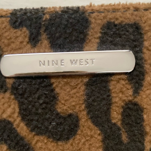 Brown and Black Leopard Print Tote with Structured Design - Picture 2 of 7